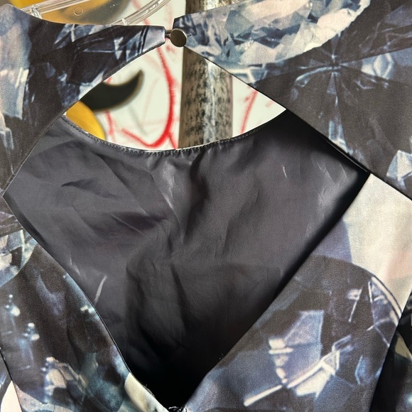 H&M Blue and Black Abstract Midi Dress 6 - Picture 6 of 16